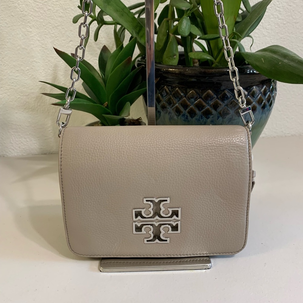 👜💕Tory Burch Gray Crossbody Bag with Minimalist Design